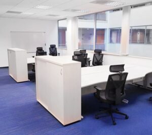 borító-Stúdió-Irodabútor-Infopark