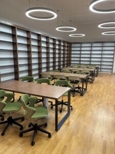 A H-Copex Bútor kivitelezésében a PTE könyvtár projekt, Pécs