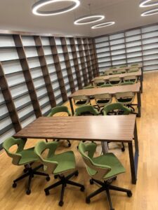 A H-Copex Bútor kivitelezésében a PTE könyvtár projekt, Pécs